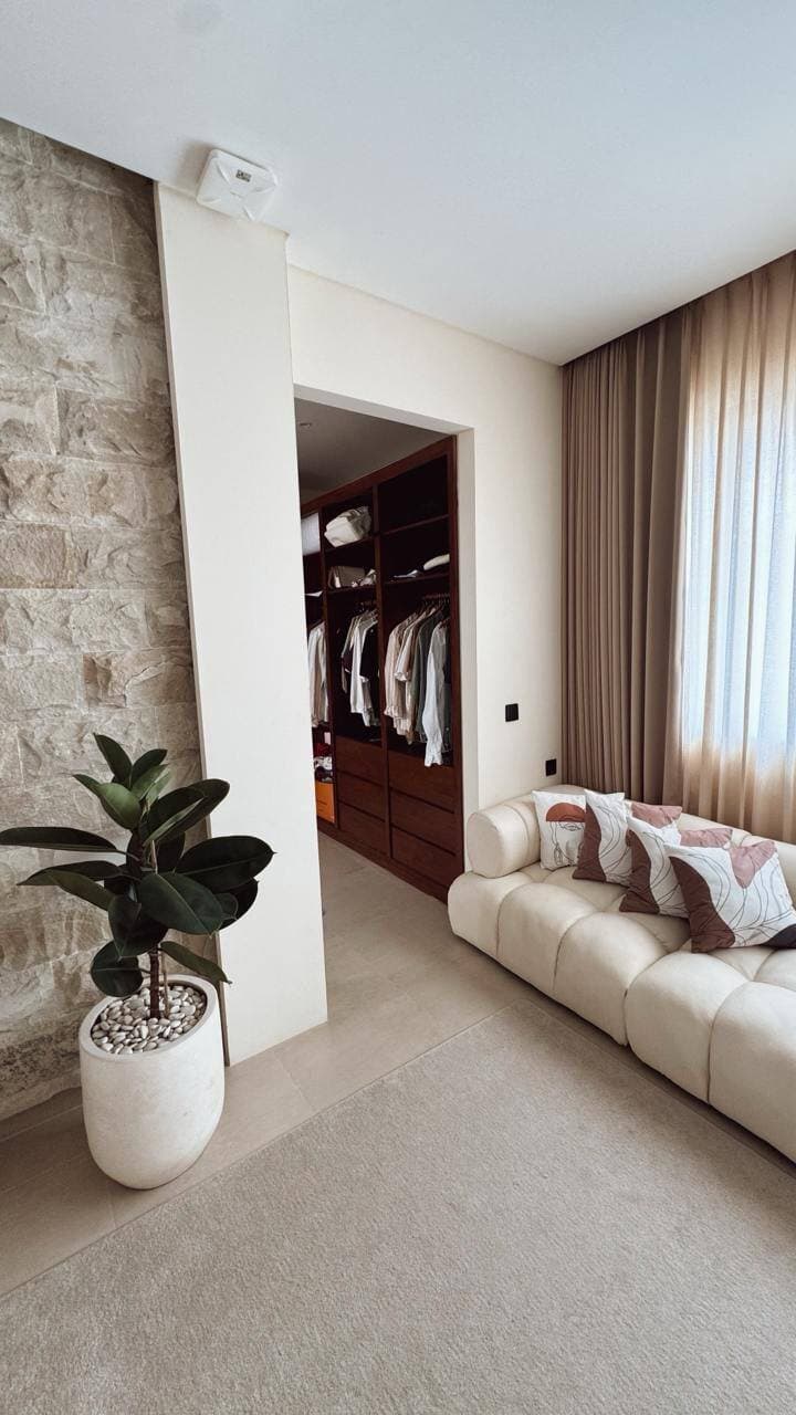 Geräumige Villa mit Büro im Herzen von Canggu!, 3 Schlafzimmer, 235 m²