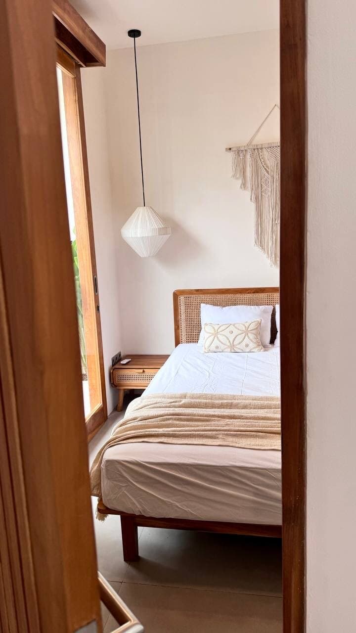 Готовая вилла с 2 спальнями в районе Kerobokan!, 2 спальни, 70 м²